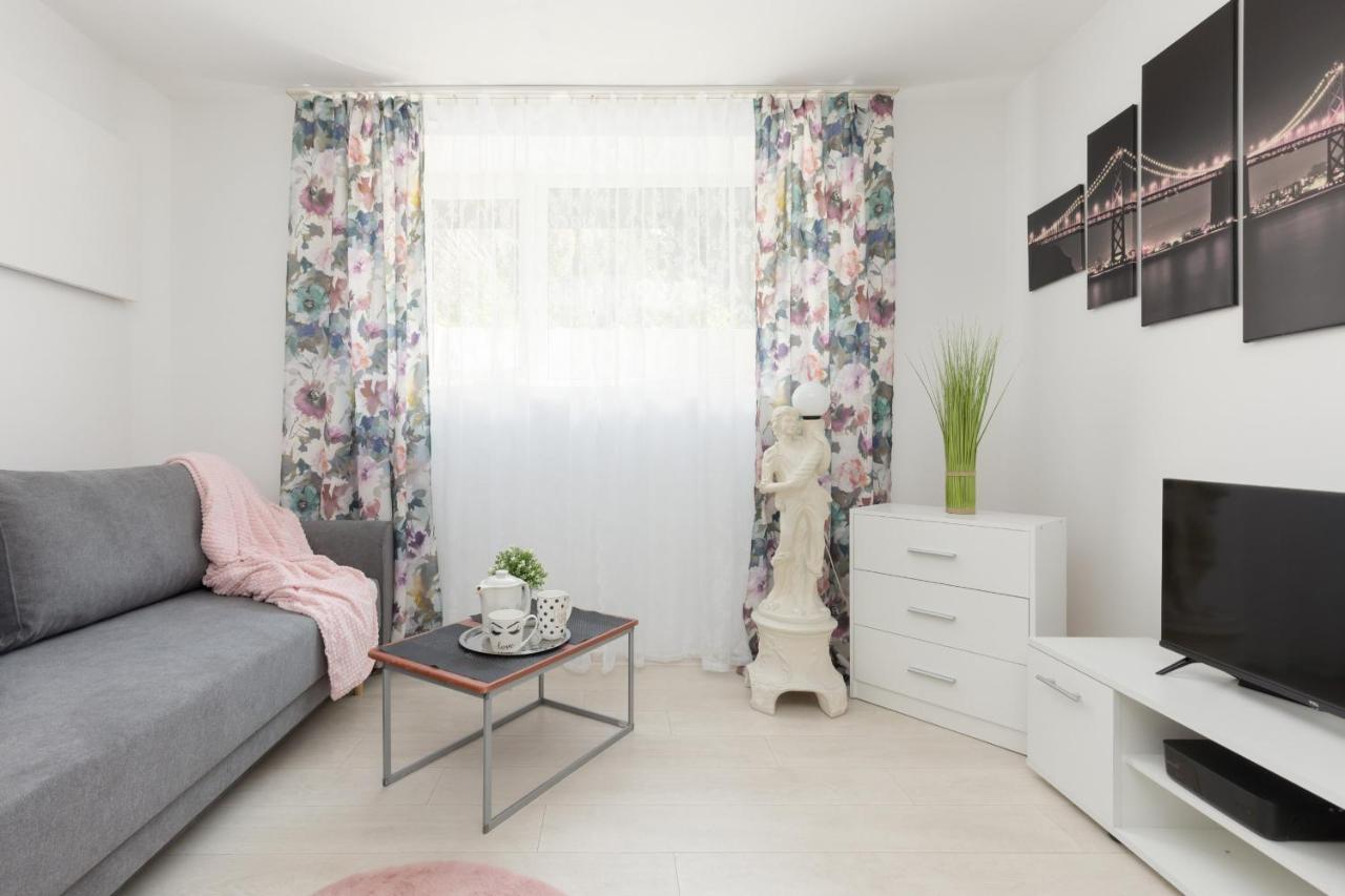Affordable Underground Studio Near Pge Narodowy By Noclegi Renters Warszawa Eksteriør bilde