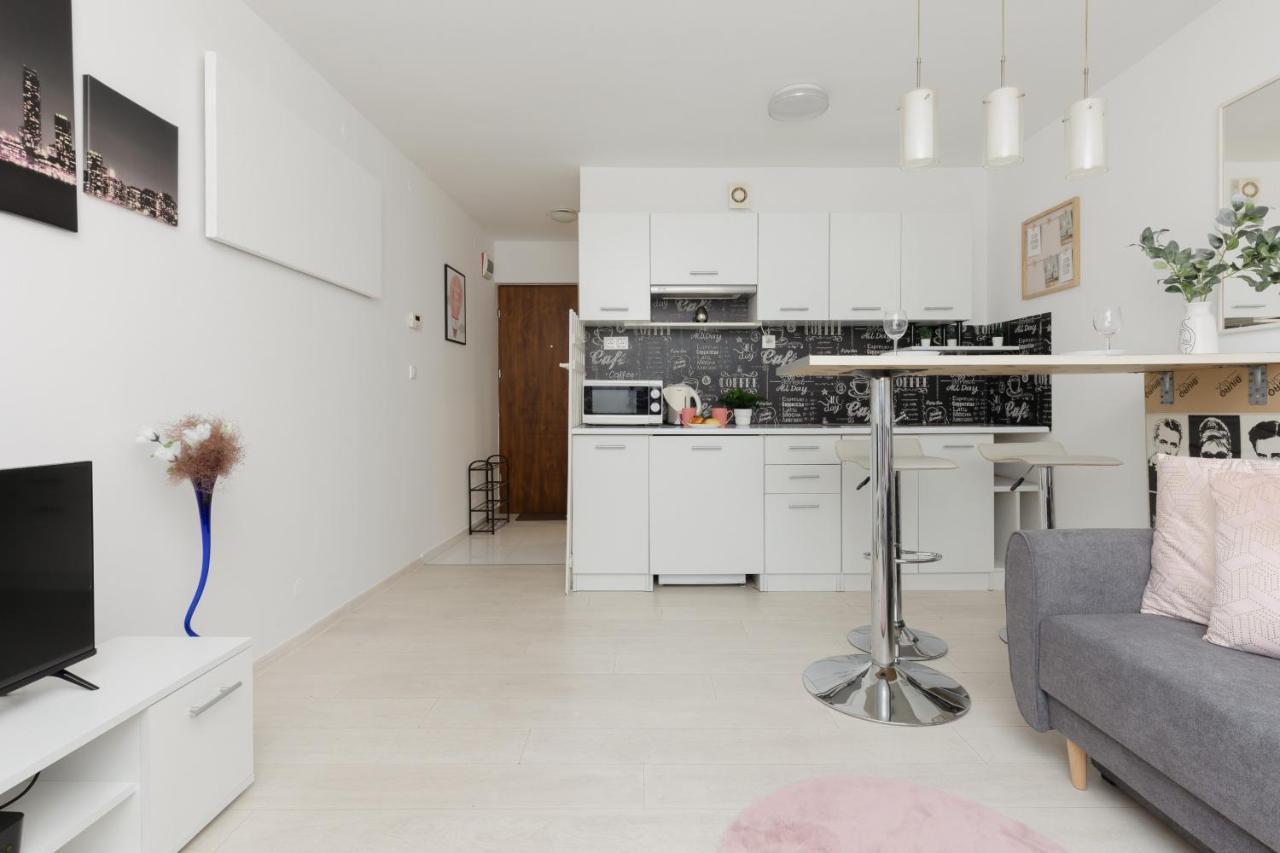 Affordable Underground Studio Near Pge Narodowy By Noclegi Renters Warszawa Eksteriør bilde